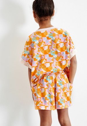 ABSTRACT - Short - orange