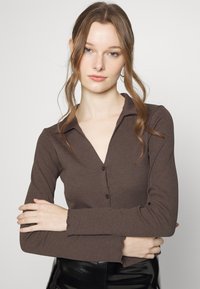 Nly by Nelly EFFORTLESS BUTTON - Casaco de malha - brown