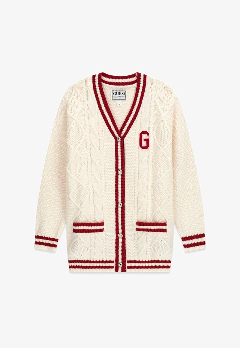 Cardigan crème avec un design en maille torsadée, bordure rayée rouge, poches à l'avant et logo sur le côté gauche de la poitrine. Coupe régulière, fermeture par boutons.