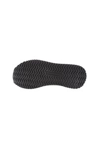 Suela de zapato de goma negra con un patrón ondulado texturizado; presenta un logotipo en relieve en el centro. Los bordes son suaves y redondeados.
