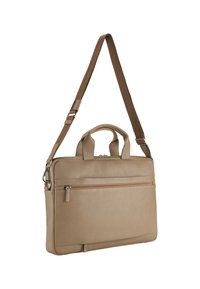 Beige lædertaske med en struktureret form, dobbelte håndtag og en justerbar skulderrem. Har en frontlomme med lynlås og tekstureret overflade.