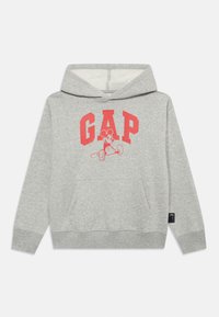 Grå hettegenser med rødt "GAP"-tekst og en sittende tegneserie-mus karakter på forsiden, med en frontlomme og lange ermer.