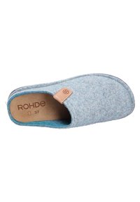 Pantofole in feltro grigio e azzurro chiaro con apertura sul retro, dettaglio in pelle marrone e soletta imbottita. Taglia 37 stampata all'interno.