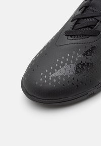 adidas Performance PREDATOR ACCURACY 4 IN SALA UNISEX - Scarpe da calcio indoor - core black/footwear white