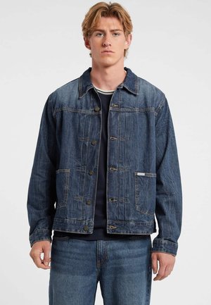 Dunkelblaues Jeansjackett mit Knopfverschluss, zwei Vorderaschen und klassischem Kragen. Leicht verwaschene Textur und gerade Passform.