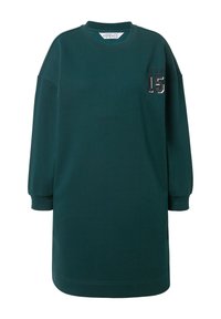 Vestido de sudadera de manga larga en verde oscuro con puños y cuello acanalados, que presenta el texto "STUDIO 15" en la parte superior izquierda del pecho.