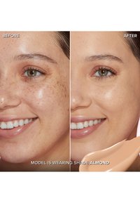 Fonds de teint en teinte Amande appliqué sur le modèle, montrant une nette amélioration du teint de la peau avant et après, avec une texture lisse et un teint uniforme.