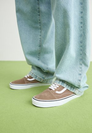 OLD SKOOL UNISEX - Trainers - walnut