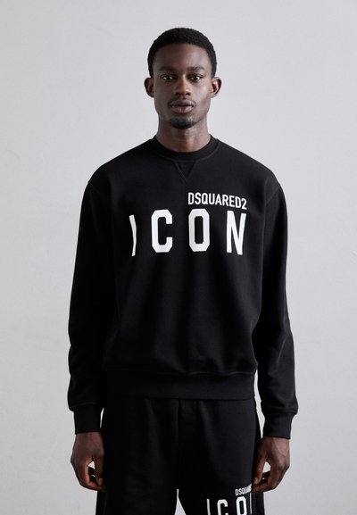Schwarzer Hoodie mit "ICON" in großen weißen Buchstaben, aus einem weichen Material gefertigt, mit Rundhalsausschnitt und gerippten Bündchen.