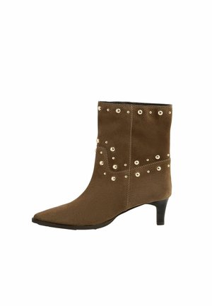 REGULAR FIT - STUD   - Botines camperos - taupe