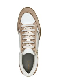 Sneakers bianche in pelle con dettagli in suede marrone chiaro, lacci piatti e una cerniera laterale. Soletta grigia strutturata con il logo "GEOX".