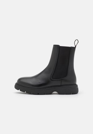 Enkellaarsjes met plateauzool - black