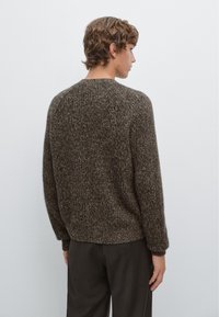 Massimo Dutti CASHMERE V-NECK RAGLAN SLEEVE - Vest - dark brown