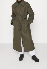 Weekday Klassinen takki - khaki