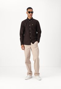 Lyle & Scott PLAIN OXFORD - Shirt - sediment