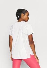 Nike Performance FAST TOP - Sportovní tričko - white/silver