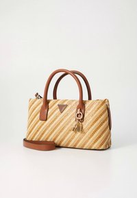 Borsa a tracolla intrecciata in paglia con motivo geometrico beige e marrone, con manici in pelle, tracolla removibile e dettaglio logo in metallo.