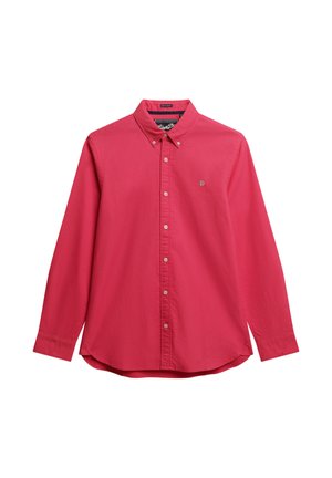 Koszula z długim rękawem, zapinana na guziki, w jasnoróżowym kolorze z bawełny. Ma klasyczny kołnierzyk, przód z listwą guzikową oraz małe logo na piersi.