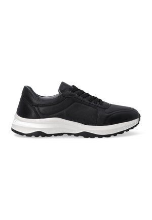 Trainers - black