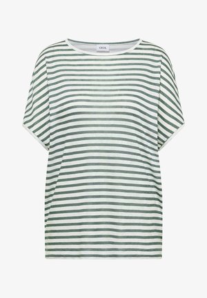 Femme portant un t-shirt à manches courtes à rayures horizontales blanches et vertes et un jean en denim bleu clair, vue de dos sur un fond uni.