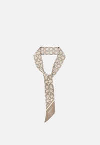 Sciarpa in seta beige con un motivo a logo ripetuto, con un'estremità affusolata e un accento marrone solido sulla punta che mostra il nome del brand.