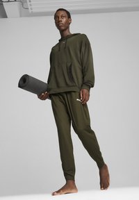 Puma STUDIO FOUNDATION TAPERED - Jogginghose - dark olive heather