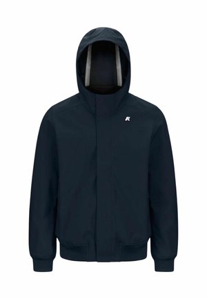 Veste bleu marine avec capuche, dotée d'une fermeture éclair sur le devant, de poignets côtelés et d'un logo blanc sur la poitrine. Tissu lisse avec une texture minimale.