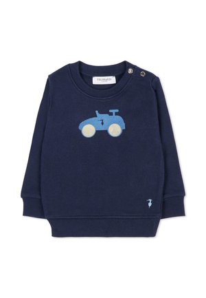 Felpa navy con design di un trattore azzurro chiaro sulla parte anteriore, realizzata in materiale morbido, con polsini a coste e collo girocollo.