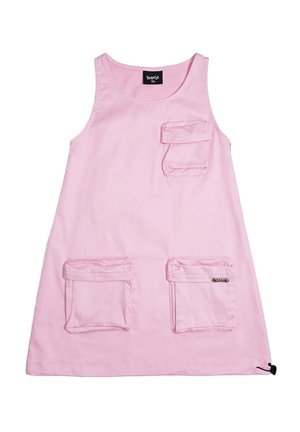 Vestito senza maniche rosa chiaro con tre tasche a filetto—una sul petto, due vicino all'orlo—e scollo rotondo con etichetta nera all'interno.