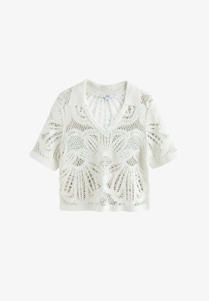 Weißes gehäkeltes Kurzarm-Top mit Kragen, V-Ausschnitt und durchgehend floralem Spitzenmuster.