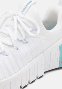 Nike Performance FREE METCON 6 - Trainingsschuh - white/hot punch/denim turquoise/black/pure platinum