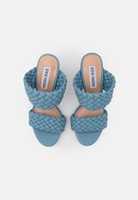 Steve Madden TANGLE - Mules de salto - baby blue