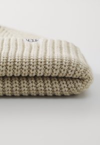 Thumbnail Image 6