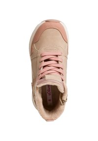 Sneaker high-top rosa chiaro realizzato in suede e tessuto. Presenta un colletto imbottito, lacci rosa, cerniera laterale e interno foderato in pelliccia.