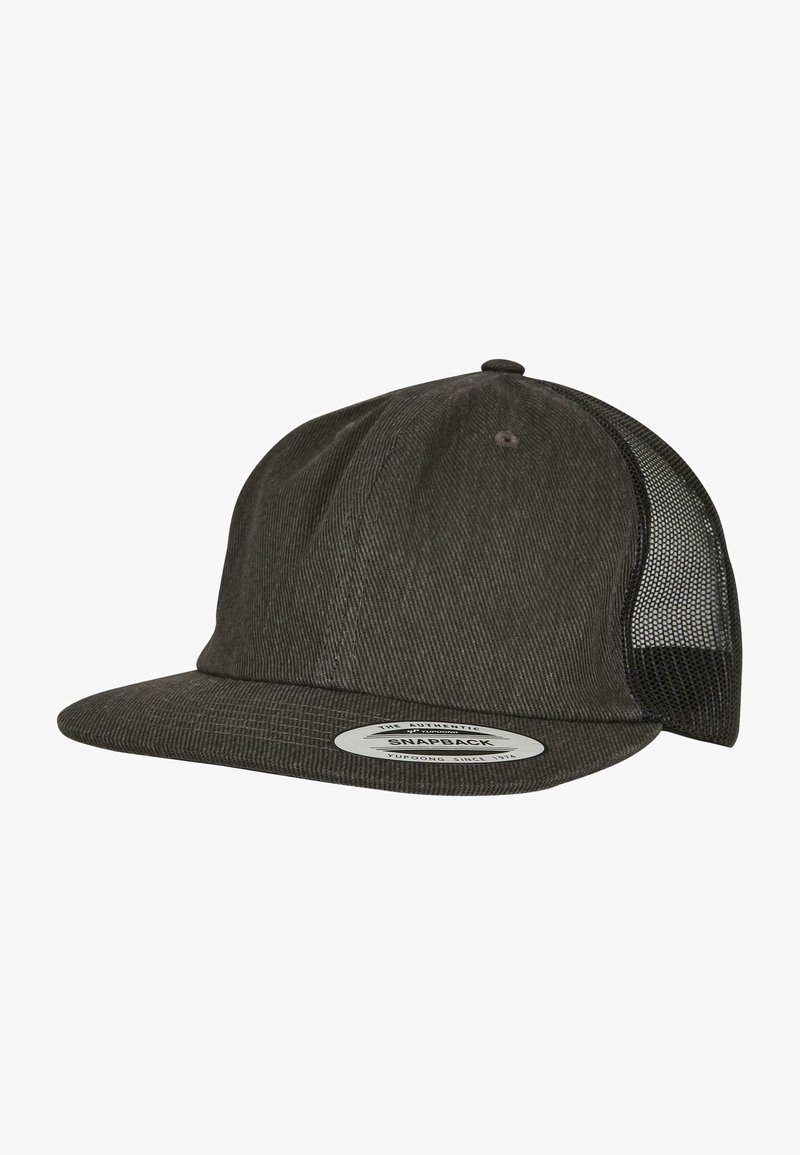 Snapback kapa v temno sivi kordno z ukrivljenim robom, mrežnimi stranskimi paneli in okroglem blagovnem logotipu spredaj.