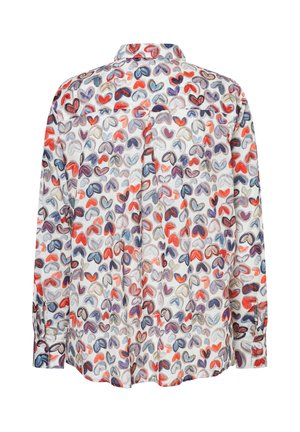 Overhemd met lange mouwen en knopen, bedrukt met een hartjespatroon in verschillende kleuren rood, paars, blauw en beige op een witte achtergrond.