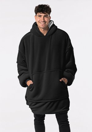 Schwarzer übergroßer Hoodie aus weichem Fleece-Material, mit einer großen Fronttasche, einem hohen Kragen und langen Ärmeln.