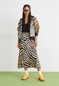 adidas Originals ADIDAS FARM RIO FIREBIRD TRACK - Treningsjakke - crystal sand