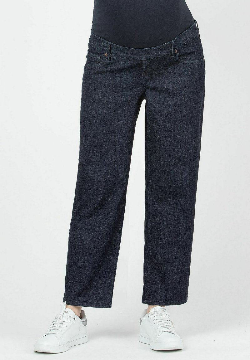 Pantalones de mezclilla azul oscuro con corte recto, que cuentan con bolsillos frontales, una cinturilla clásica y detalles de costura sutiles.
