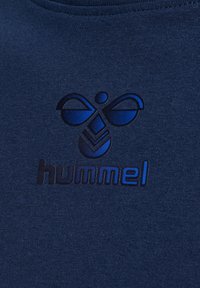 Hummel HMLACTIVE BEE CO S/S - Basic T-shirt - dress blues