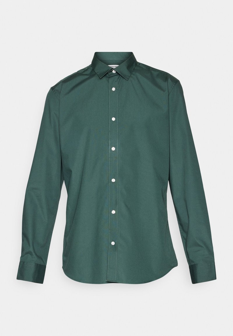 Zielona koszula zapinana na guziki, wykonana z gładkiego materiału, z klasycznym kołnierzykiem, długimi rękawami i białymi guzikami z przodu. Bez wzorów.