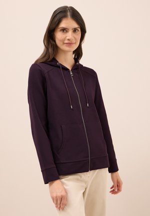 Lila Kapuzenjacke mit Reißverschluss, verstellbarem Kordelzug, Kängurutaschen und gerippten Bündchen. Hergestellt aus weichem Stoff mit glatter Textur.