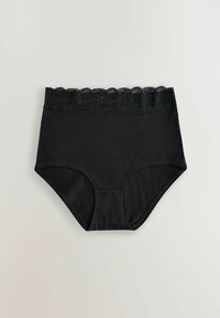 Svart högmidjad underkläder med en scallop-lace midjeband och mjukt bomullsmaterial. Slät textur utan synliga mönster eller detaljer.