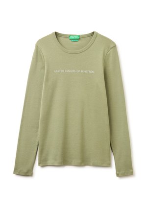 Długa oliwkowo-zielona koszula z okrągłym dekoltem, z białym napisem "UNITED COLORS OF BENETTON" umieszczonym na środku przodu.