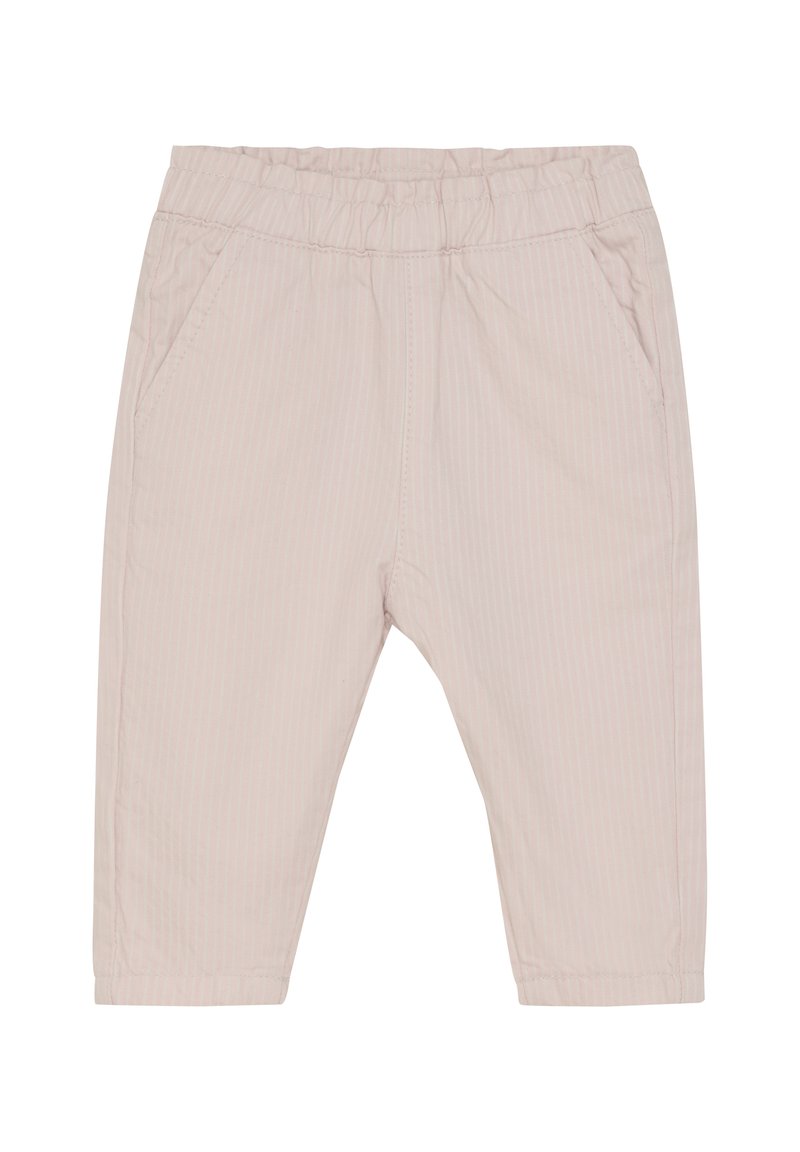 Ljusrosa barnbyxor i mjukt tyg, med vertikala ränder, elastisk midja och två sidfickor.