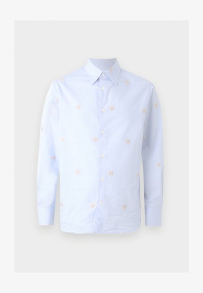 Φωτεινό γαλάζιο πουκάμισο με μακριά μανίκια και κουμπιά, με μυτερό γιακά και μικρή διασκορπισμένη ροδακινί λουλουδένια κεντήματα.