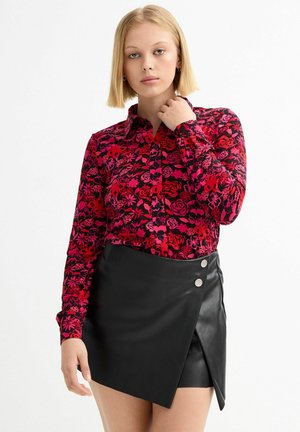 MANGA LARGA ESTAMPADO FLORES - Blusa - rojo