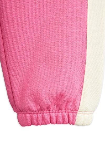 Rosa sportliche Jogginghose mit einem kontrastierenden cremefarbenen Seitenpanel. Hergestellt aus weichem Strickstoff, mit gerippter Textur und elastischem Saum.