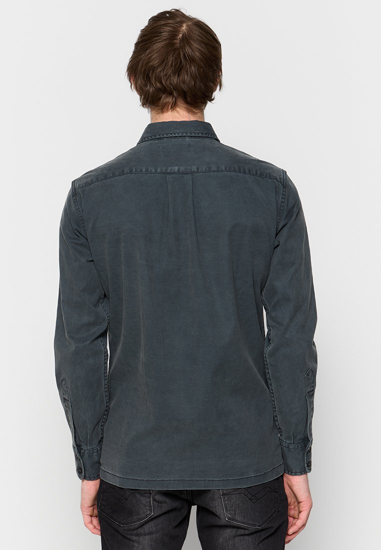 Langarmhemd aus dunkelgrauem Stoff, mit Kragen und geknöpften manschetten, entspanntem Schnitt und schlichter Rückseite.