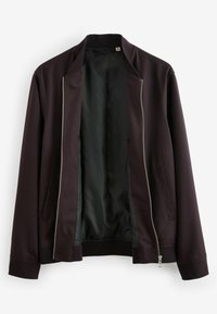 Veste bomber marron foncé pour homme avec doublure noire texturée, fermeture éclair avant partiellement ouverte et poches latérales, présentée sur fond blanc.